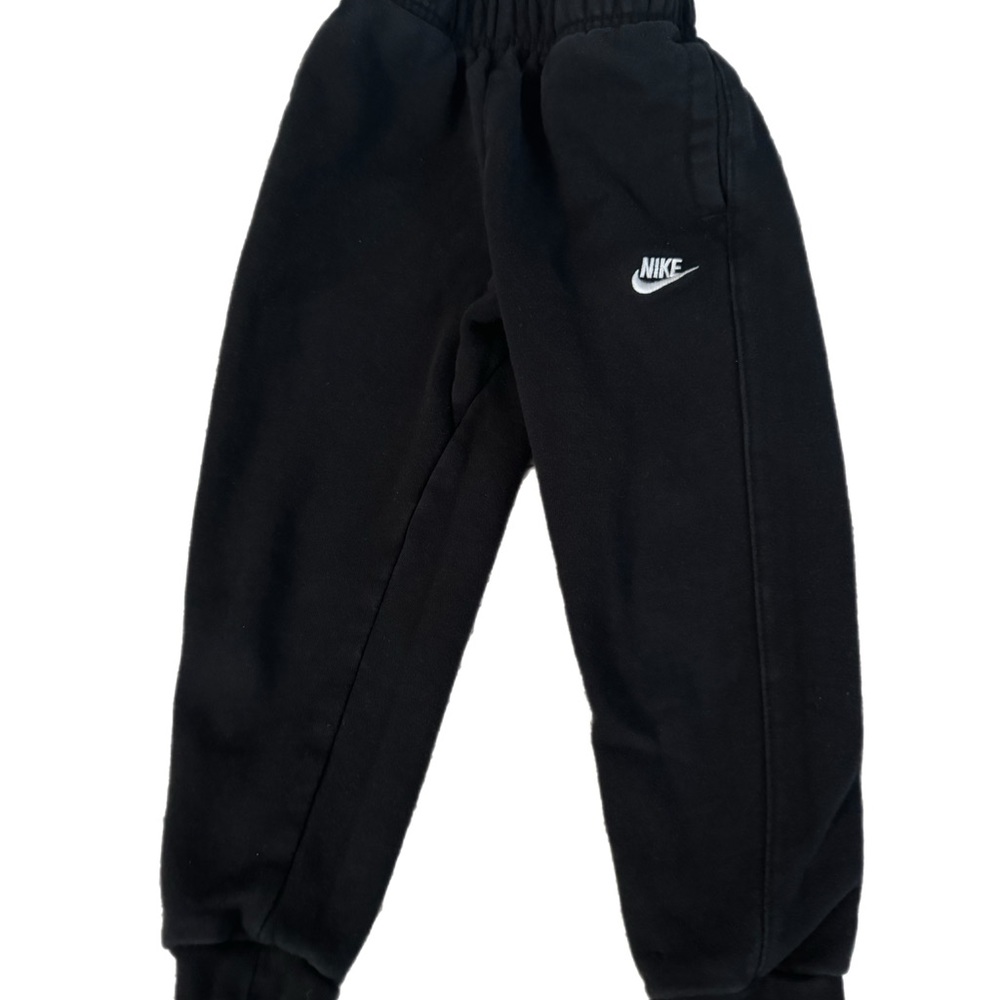 Nike joggers 3/4T